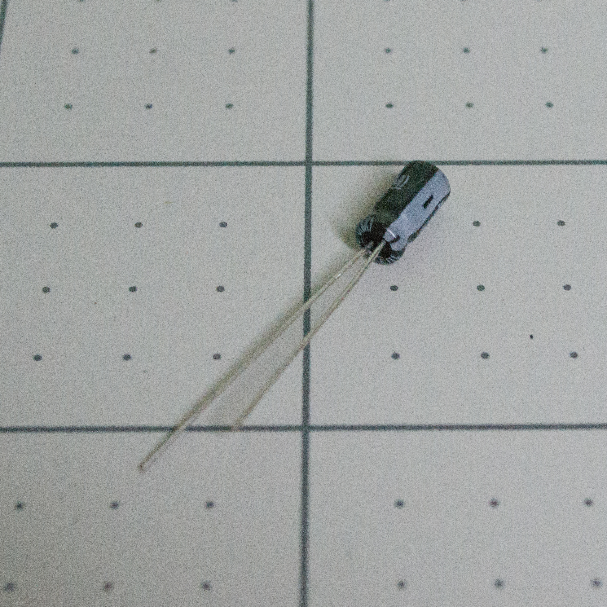 47 uF 10 V electrolytic capacitor for VintageScale.