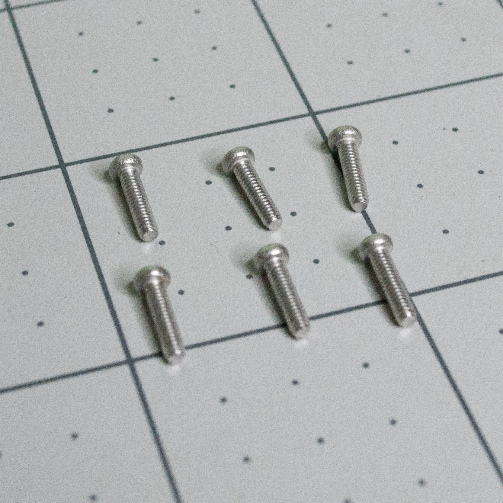 M2 8 mm silver machine screws for VintageScale.