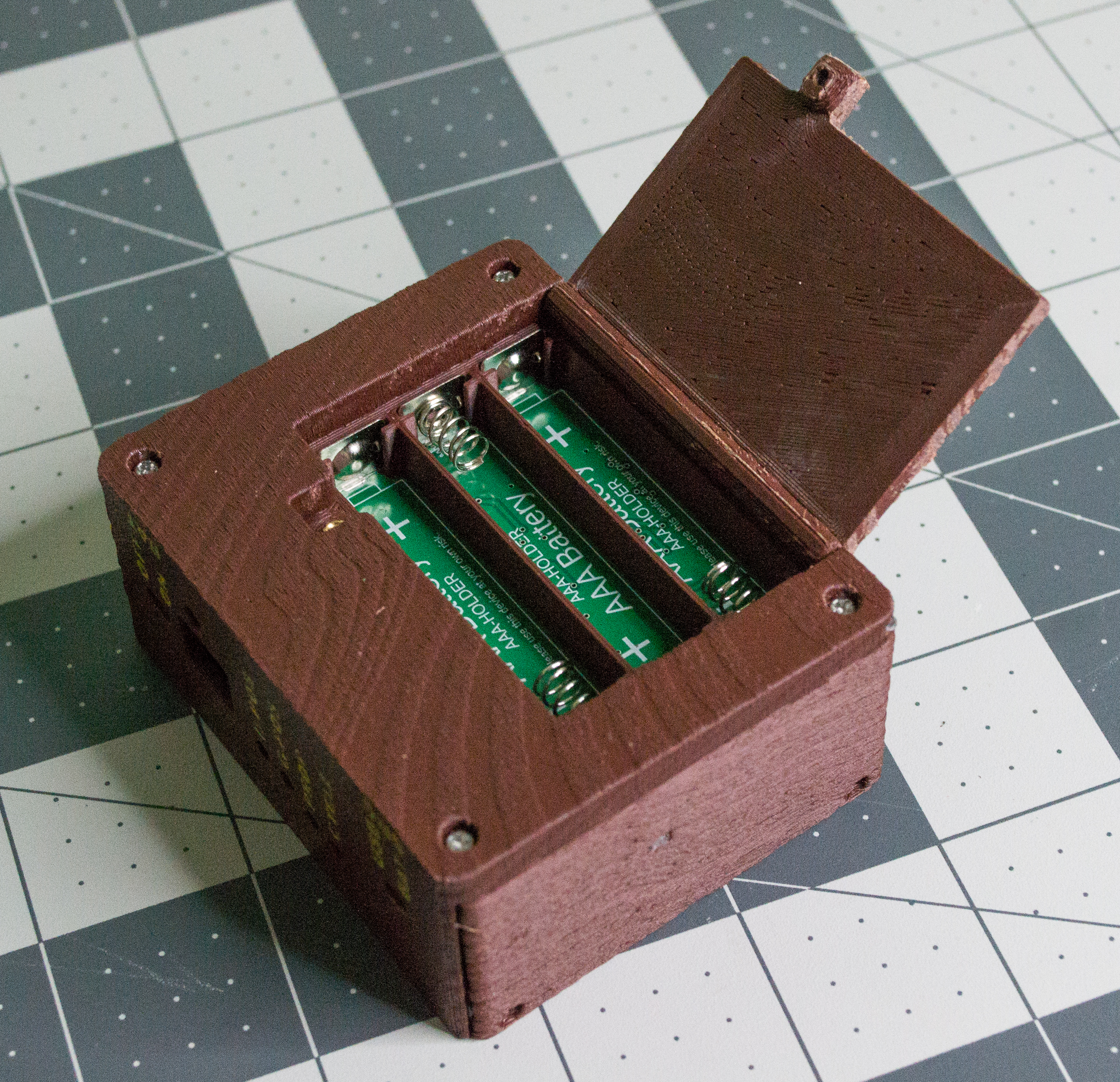 Example of filament hinge working on VintageScale.