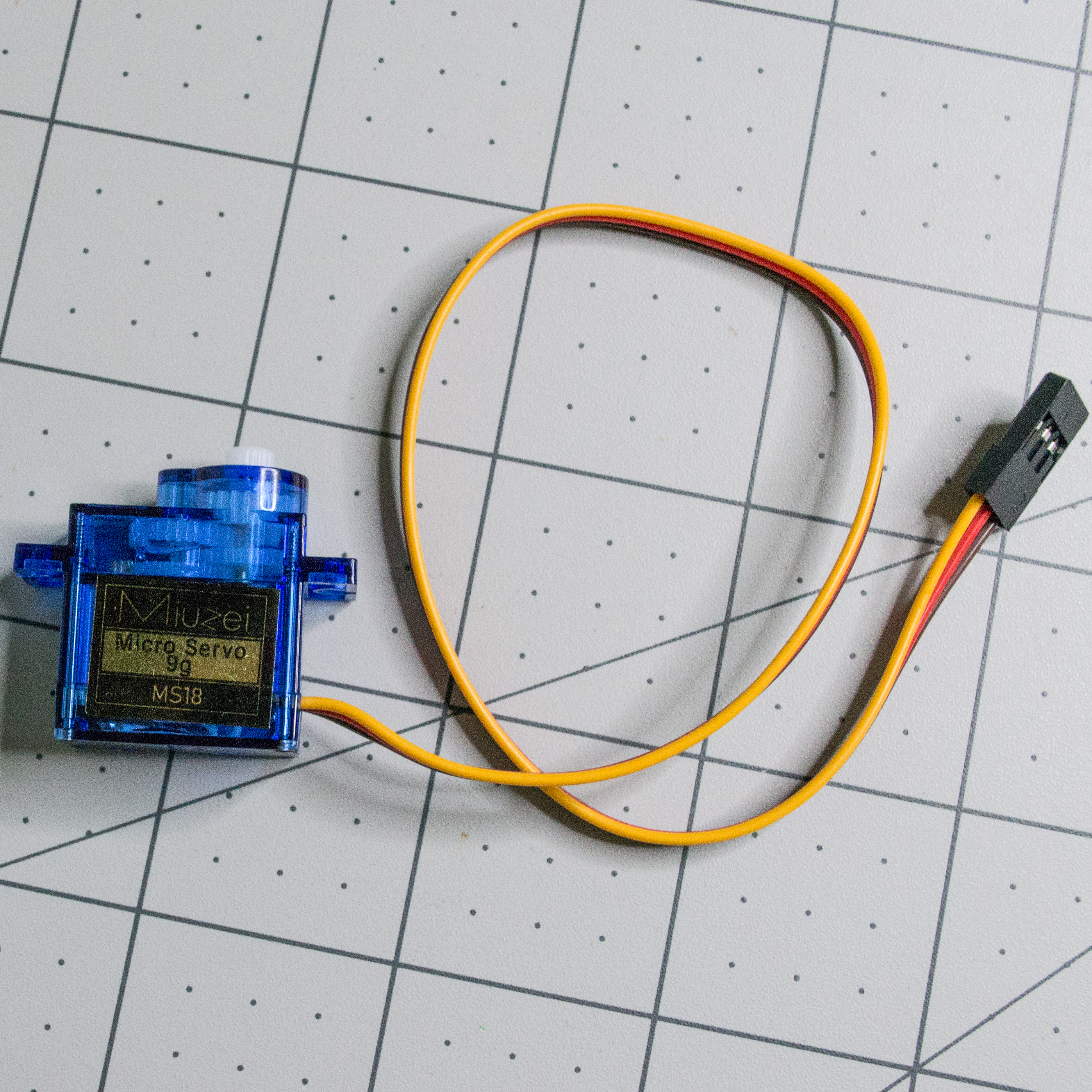 Miuzei MS18 micro servo for VintageScale motion control.