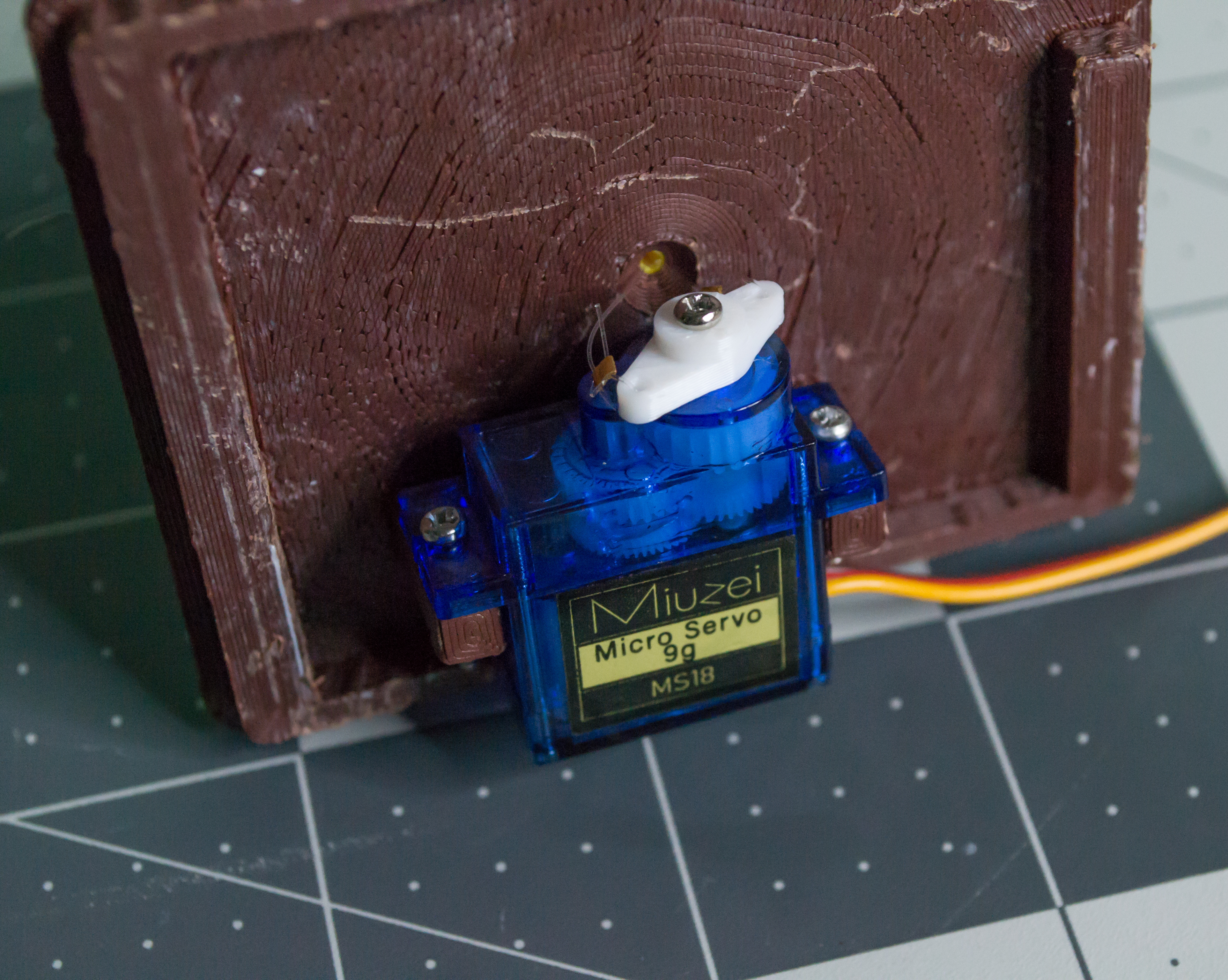 The servo attached using screws and nuts on VintageScale.