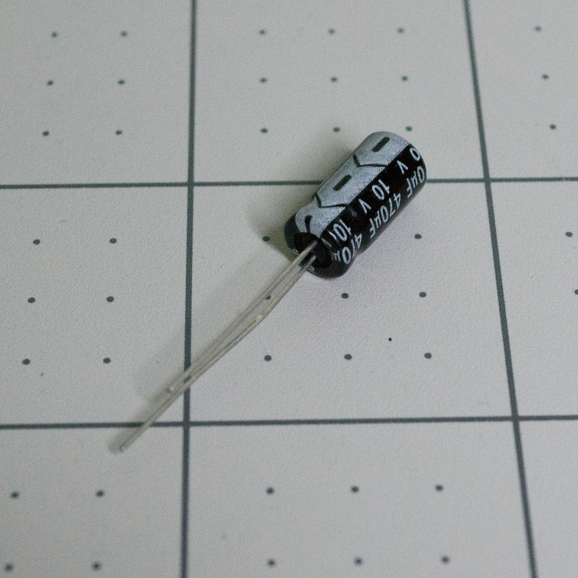470 uF 10 V electrolytic capacitor for VintageScale.